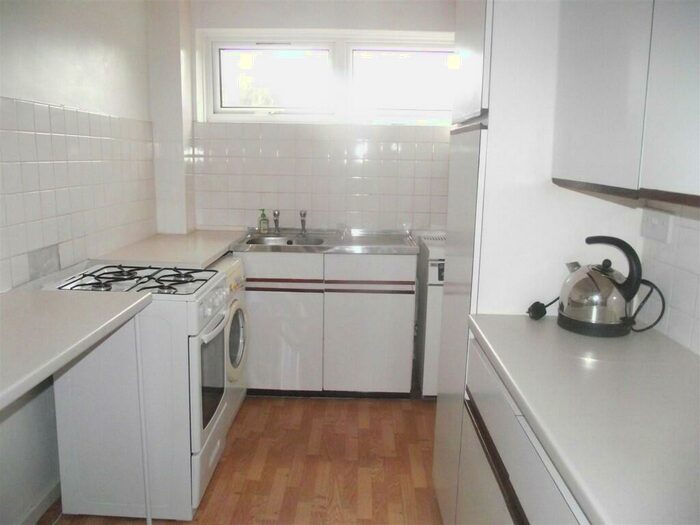 2 Bedroom Apartment To Rent In Winn Road, Southampton, SO17