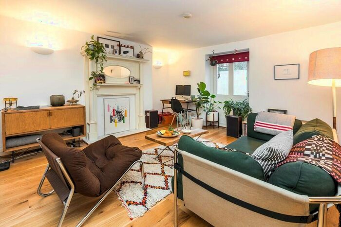 1 Bedroom Apartment To Rent In Camberwell Grove, London, SE5