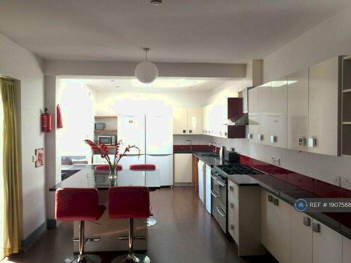 10 Bedroom Terraced House To Rent In Great Western Street, Manchester, M14