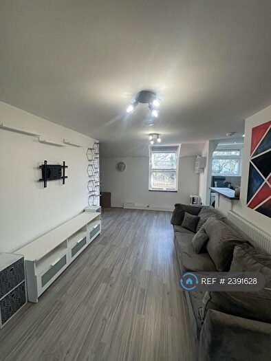 2 Bedroom Flat To Rent In New Cross Street, Tipton, DY4