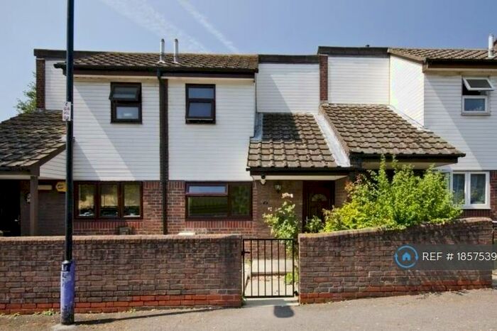 1 Bedroom Semi-Detached House To Rent In Grand Walk, London, E1