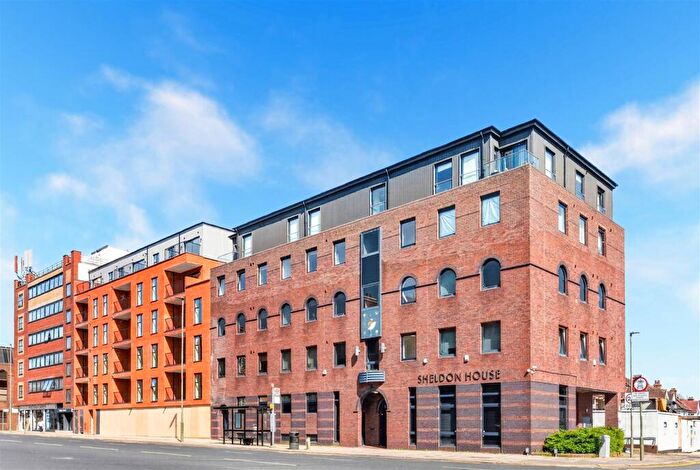 2 Bedroom Apartment For Sale In High Road, North FInchley, N12