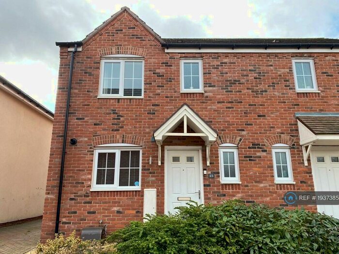3 Bedroom Semi-Detached House To Rent In Kingcup Close, Catshill, Bromsgrove, B61
