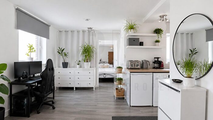 Studio To Rent In Avenue Road, London, N6