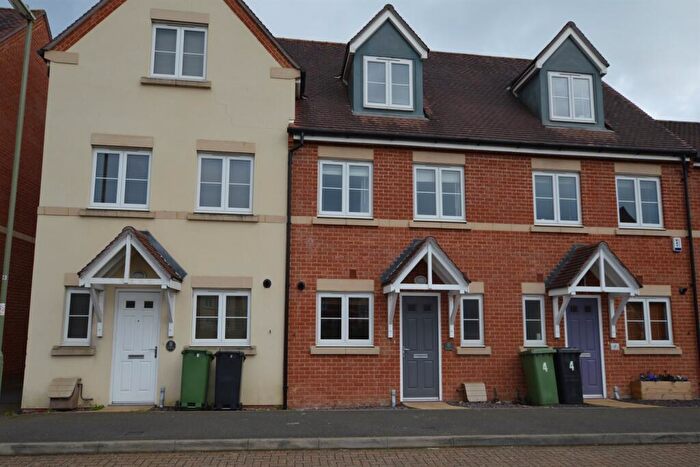 3 Bedroom Town House To Rent In Penney Way Tadley, RG26