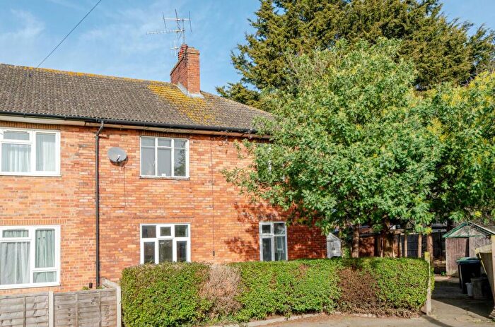 3 Bedroom Maisonette For Sale In Playgreen Way, London, SE6