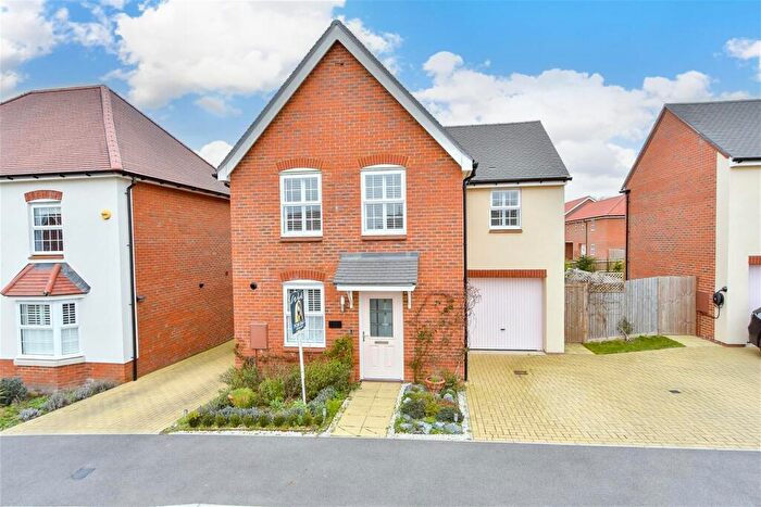 3 Bedroom Detached House For Sale In Jupiter Grove, Faversham, Kent, ME13