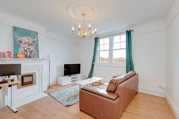 1 Bedroom Flat To Rent In Askew Road, London, W12