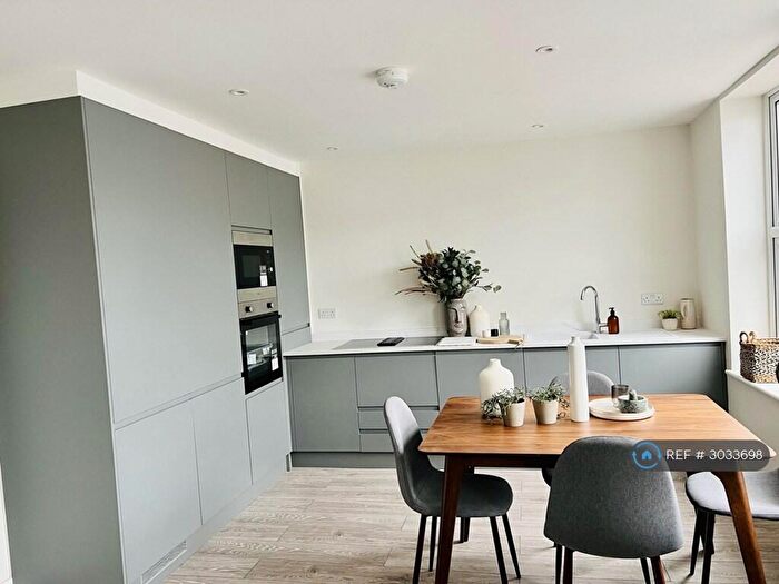 2 Bedroom Flat To Rent In Eversleigh Road, London, N3