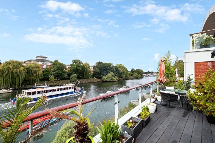 2 Bedroom Flat To Rent In Petersham Road, Richmond, Surrey, TW10