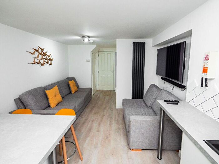 6 Bedroom House To Rent In Hubert Road, Selly Oak, Birmingham, West Midlands, B29