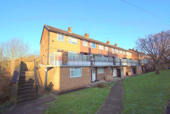 2 Bedroom Flat To Rent In Lincombe Drive, Leeds, LS8