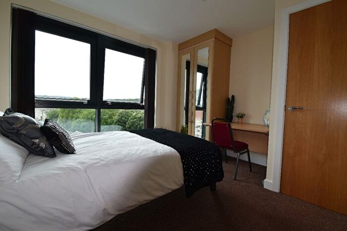 3 Bedroom Flat To Rent In Apt Devonshire Point Fitzwilliam Street, Sheffield, S1