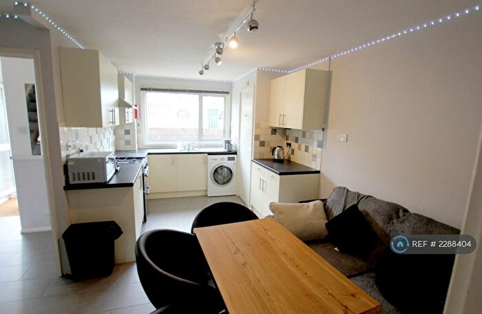 5 Bedroom Terraced House To Rent In Clover Road, Guildford, GU2