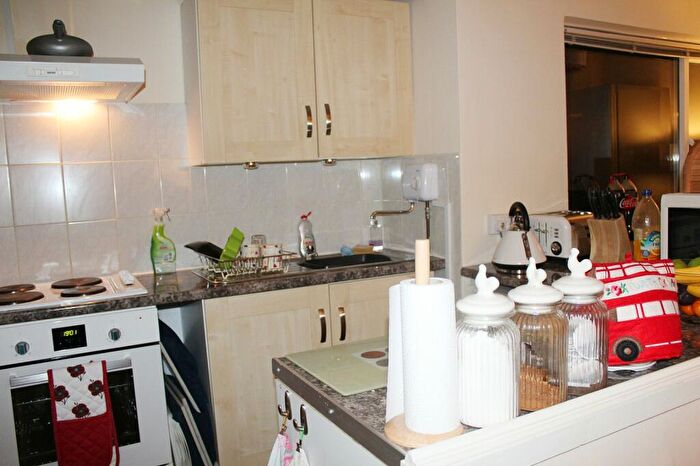 1 Bedroom Flat To Rent In Stratford Road, Shirley, Solihull, West Midlands, B90