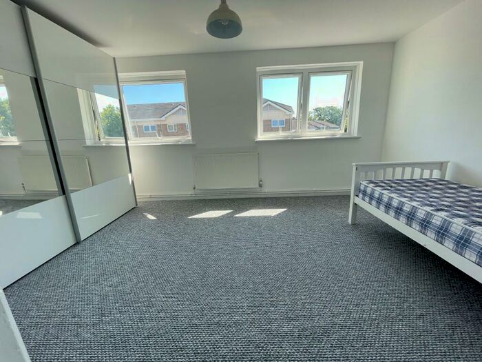 3 Bedroom Flat To Rent In Stocksfield Road, Walthamstow, E17