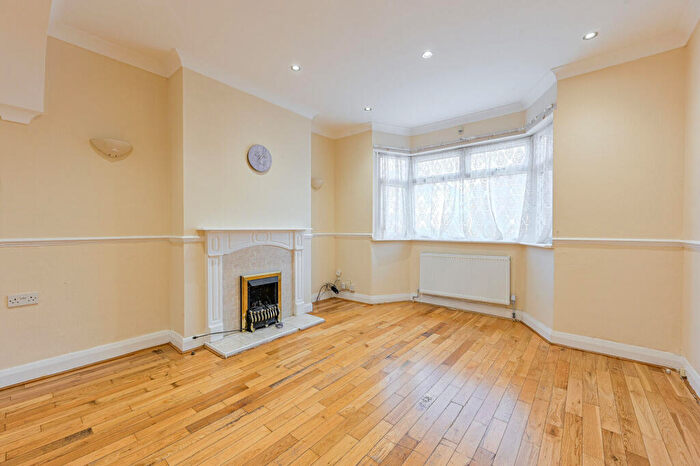 4 Bedroom House To Rent In Montcalm Road, Charlton, London, SE7