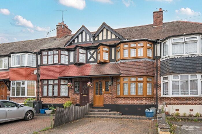 3 Bedroom Terraced House For Sale In Chigwell Road, Woodford Green, IG8
