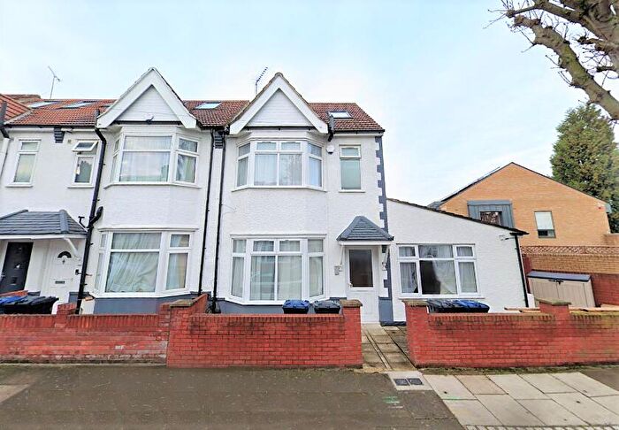 2 Bedroom Maisonette To Rent In Babington Road, London, NW4
