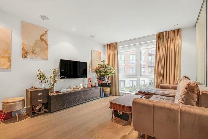 1 Bedroom Flat To Rent In Doulton House, Chelsea Creek, Fulham, SW6