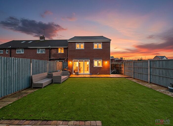 3 Bedroom Detached House For Sale In Cedar Road, Brockworth, GL3