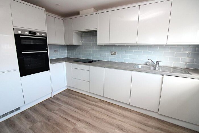 2 Bedroom Apartment For Sale In Milestone Road, Hitchin, SG5