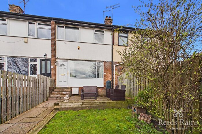 3 Bedroom Terraced House For Sale In Spring View, Gildersome, Morley, Leeds, LS27