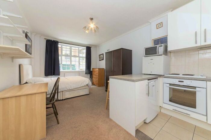 Studio To Rent In Woburn Place, London, WC1H