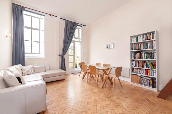 2 Bedroom Maisonette To Rent In Manor Gardens, Upper Holloway, N7