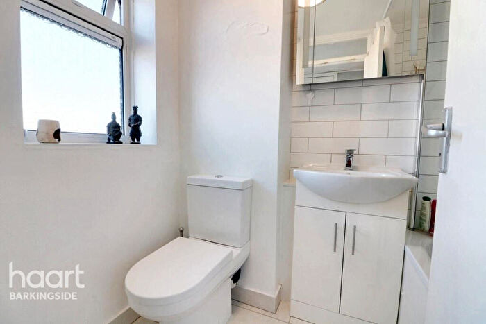 1 Bedroom Flat For Sale In Netley Road, Newbury Park, IG2