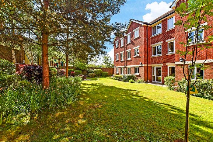 1 Bedroom Flat For Sale In Kings Road, Horsham, West Sussex, RH13