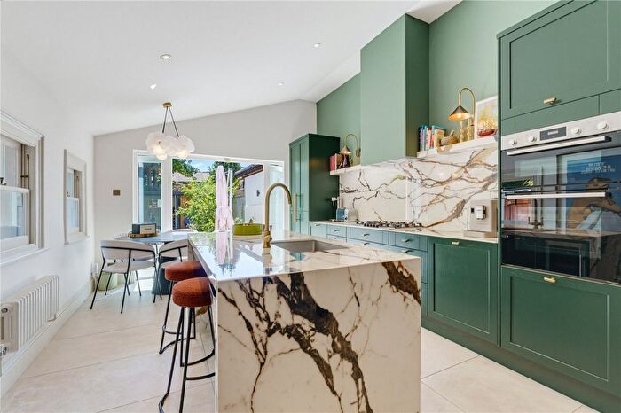 2 Bedroom Flat For Sale In Malwood Road, SW12