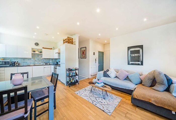 2 Bedroom Flat To Rent In Hillside Road, Streatham, SW2