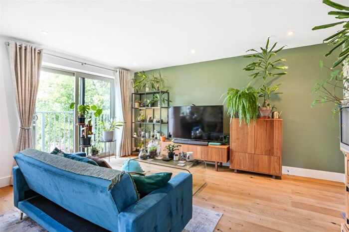 2 Bedroom Flat For Sale In Devonshire Road, Sutton, SM2