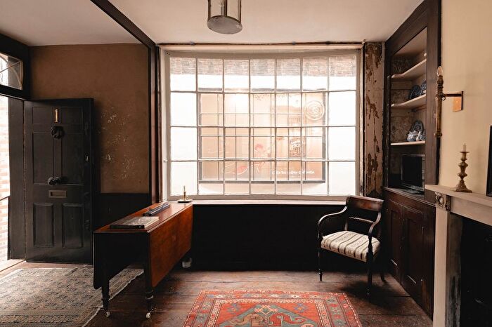 2 Bedroom Town House For Sale In Goodwin's Court, Covent Garden, London, WC2N