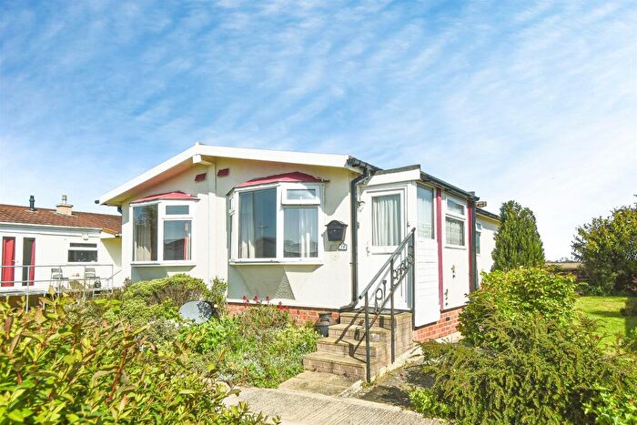 2 Bedroom Park Home For Sale In Greenacres Park, Meysey Hampton, Cirencester, GL7