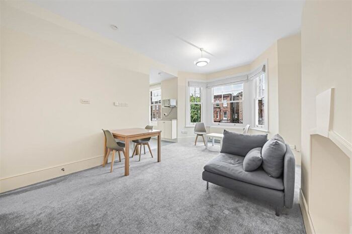 2 Bedroom Flat For Sale In Goldhurst Terrace, South Hampstead, NW6