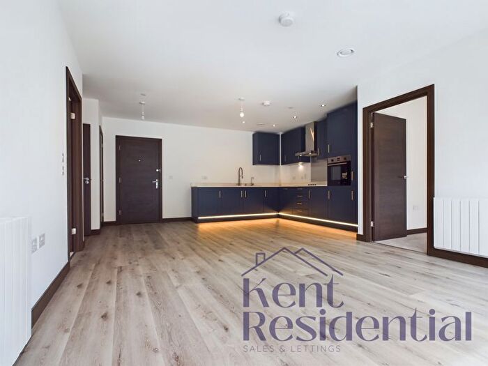 2 Bedroom Flat To Rent In Claribel Court, Springfield Park, Mill Wood Maidstone, ME14