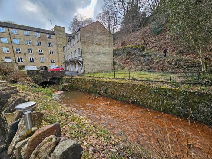 3 Bedroom Town House To Rent In Wildspur Grove, Huddersfield, HD9