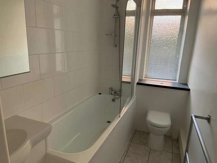 1 Bedroom Flat To Rent In Barons Court Road, London, W14