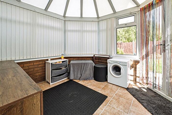 2 Bedroom Semi-Detached House For Sale In Brookfield Close, Kingswood, Hull, HU7