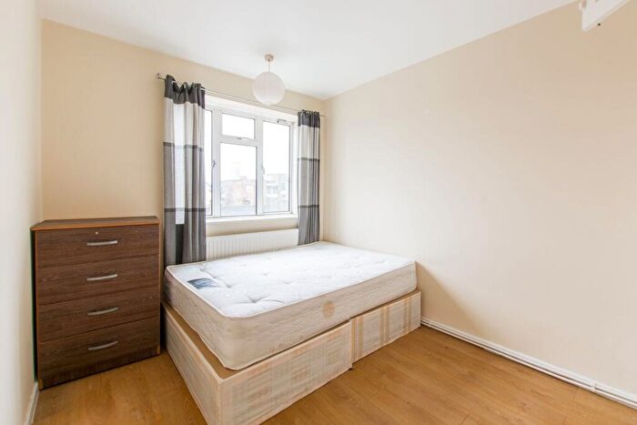 3 Bedroom Flat For Sale In Brackenbury, Osbourne Road, , Stroud Green, London, N4