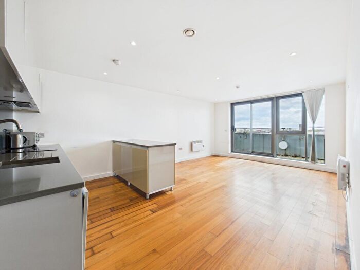 2 Bedroom Apartment To Rent In Waterside, City Centre, L3