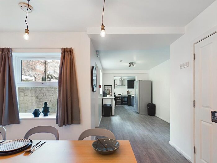 6 Bedroom Semi-detached House To Rent In Acomb Street, Manchester, M14