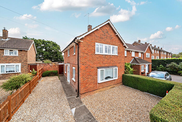 3 Bedroom Semi Detached House For Sale In Sundridge Road, Woking, GU22