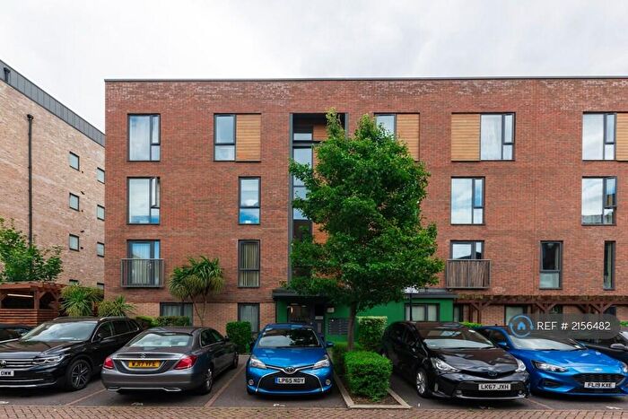 2 Bedroom Flat To Rent In Warburg Court, London, NW9