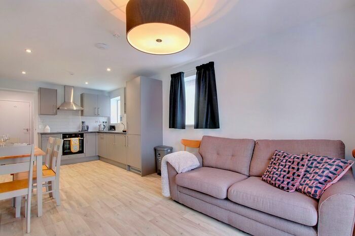 1 Bedroom Flat To Rent In Clarendon Park Road, Leicester, LE2