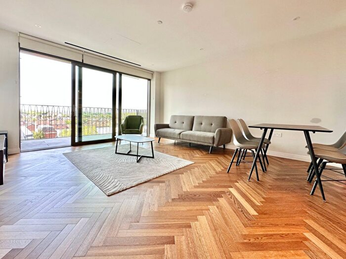 2 Bedroom Flat To Rent In Sands End Lane, London, SW6