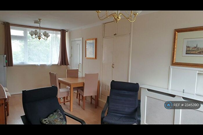 5 Bedroom Flat To Rent In Lorrimore Square, London, SE17