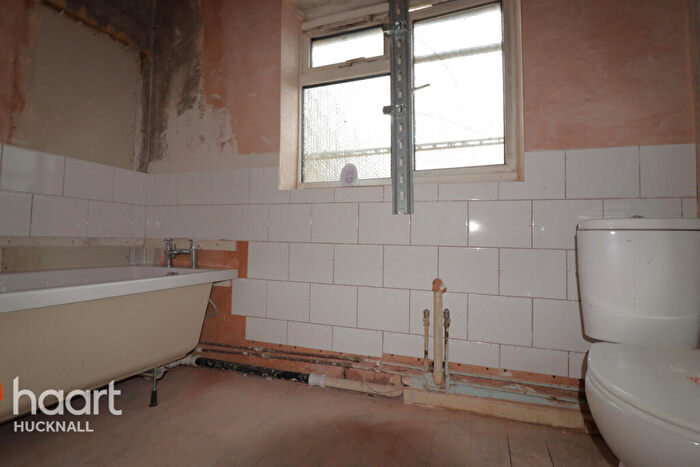 3 Bedroom Semi-Detached House For Sale In Elizabeth Close, Nottingham, NG15